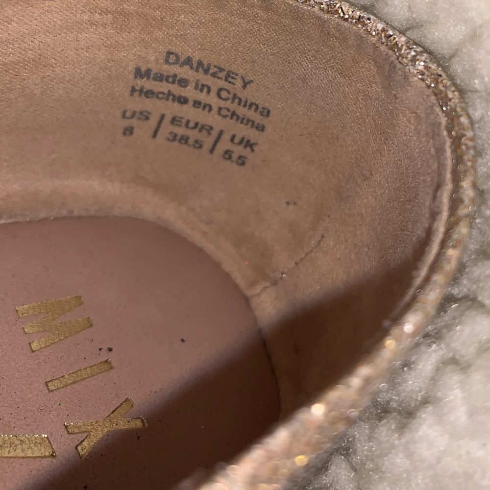 Mix No. 6 gold very sparkly flats size 8. - Picture 11 of 15